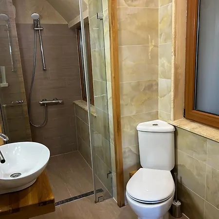 Ema Guest house 3*